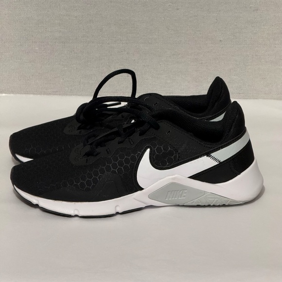 Nike Legend Essential 2 Training Shoes - size 6.5 - Picture 1 of 9